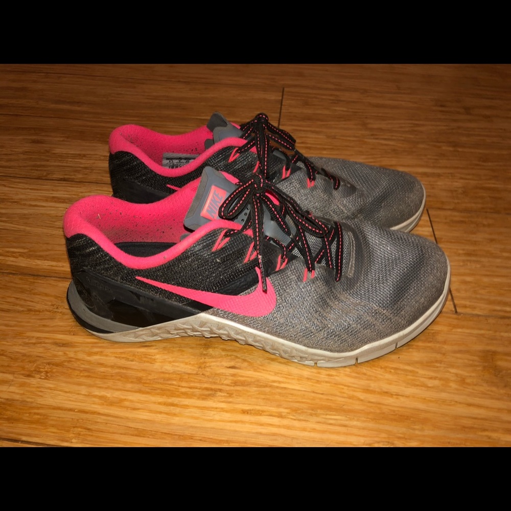 Women’s Nike Metcon tennis shoe sz 8.5